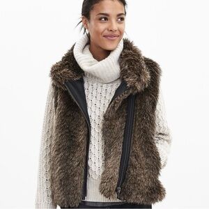 Banana Republic FAUX-FUR VEST